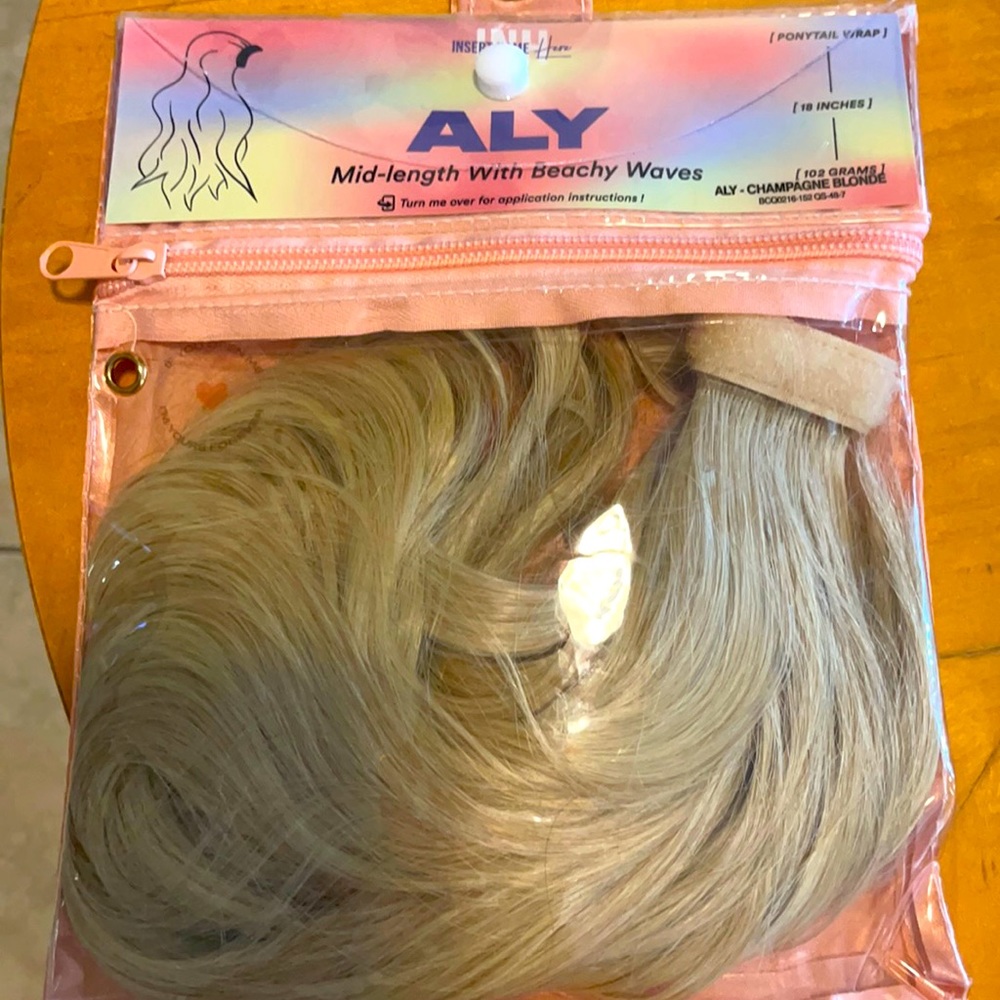 Aly-Champagne Blonde 18 inch ponytail wrap, Mid length with Beachy Waves